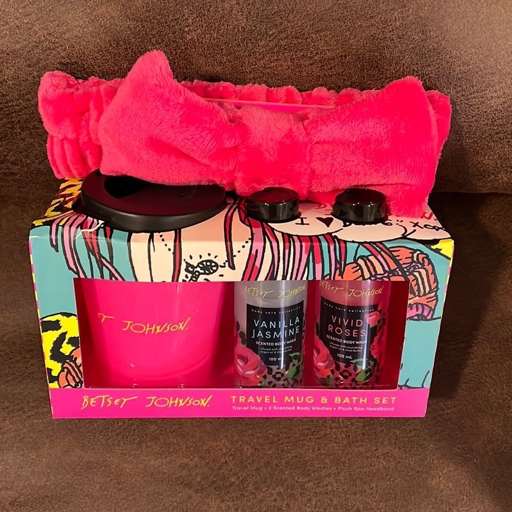 NIB Betsey Johnson travel mug and bath set